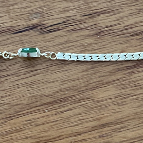 Bracelet. Beautiful with Green Stones. Excellent Condition - Picture 6 of 16